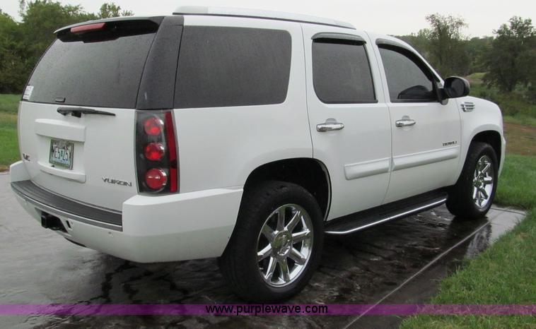 image for item E2014 2007 GMC Yukon Denali SUV