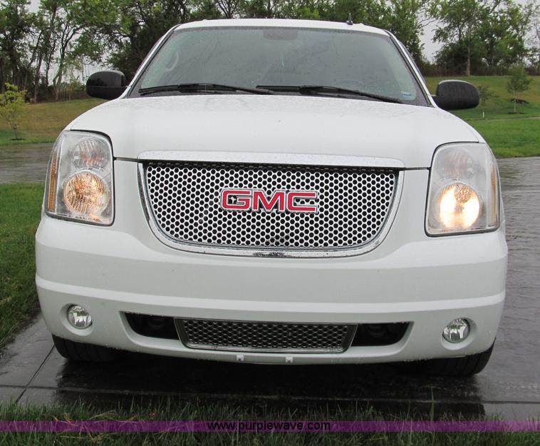 image for item E2014 2007 GMC Yukon Denali SUV