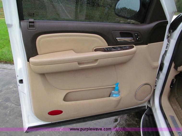 image for item E2014 2007 GMC Yukon Denali SUV