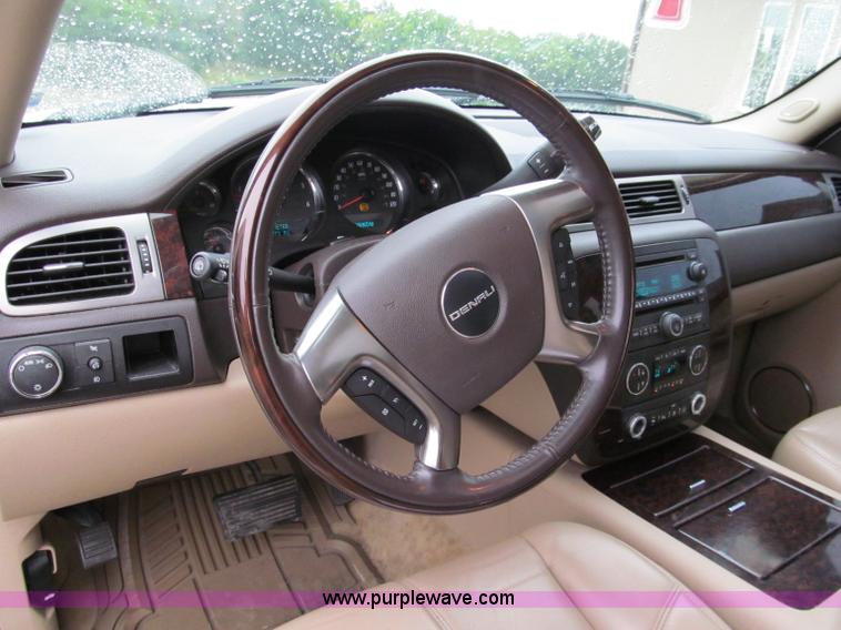 image for item E2014 2007 GMC Yukon Denali SUV