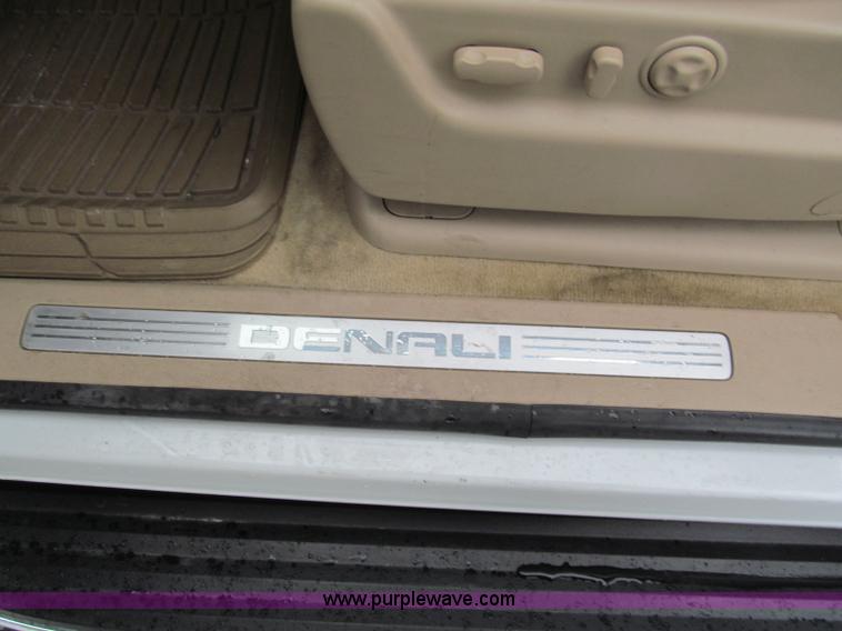 image for item E2014 2007 GMC Yukon Denali SUV