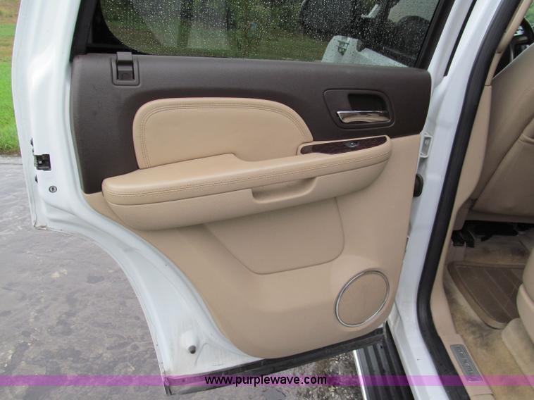 image for item E2014 2007 GMC Yukon Denali SUV