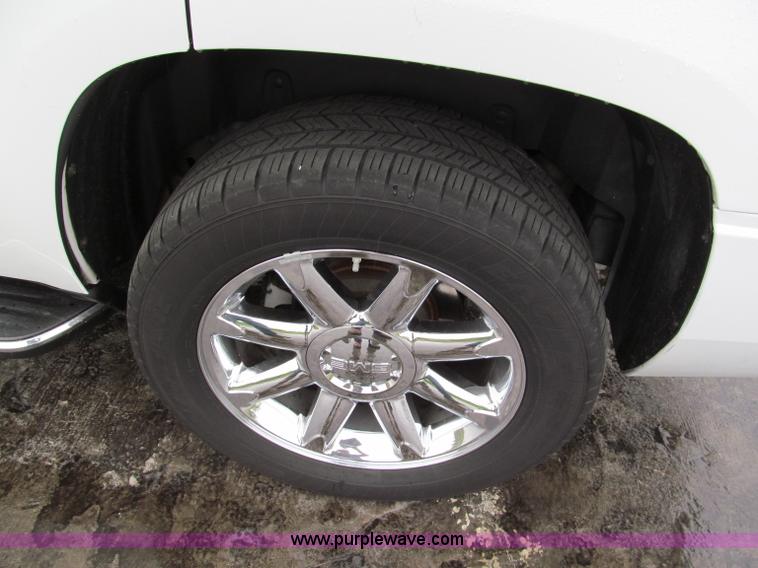 image for item E2014 2007 GMC Yukon Denali SUV
