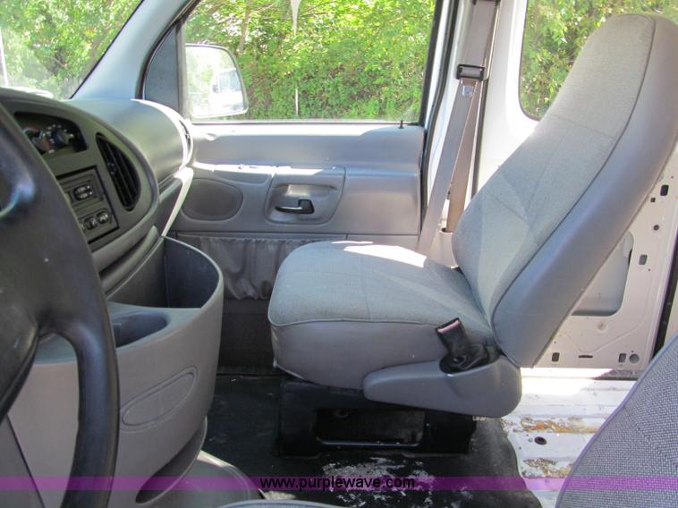 image for item E2177 1998 Ford E150 cargo van