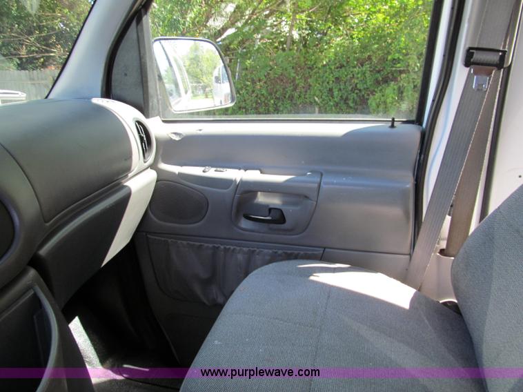 image for item E2177 1998 Ford E150 cargo van