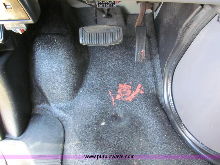 image for item E2177 1998 Ford E150 cargo van