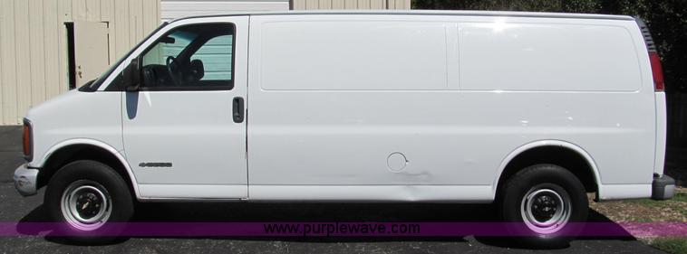 image for item E2178 2002 Chevrolet G3500 extended cargo van
