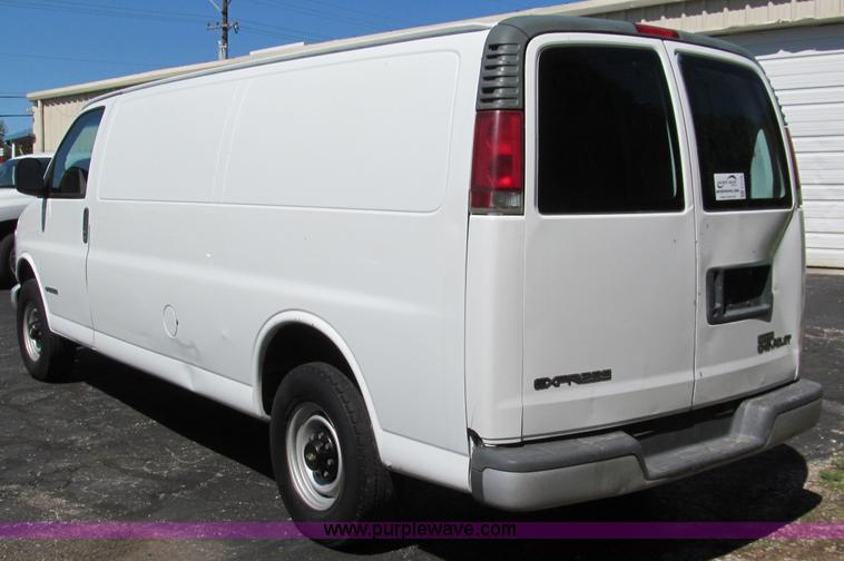 image for item E2178 2002 Chevrolet G3500 extended cargo van