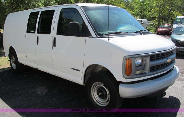 image for item E2178 2002 Chevrolet G3500 extended cargo van