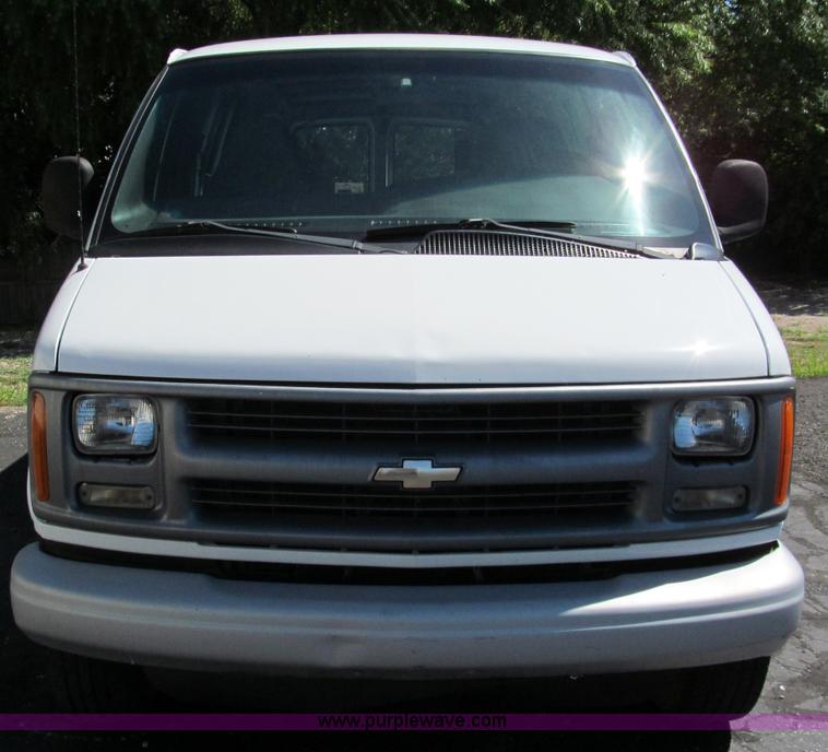 image for item E2178 2002 Chevrolet G3500 extended cargo van