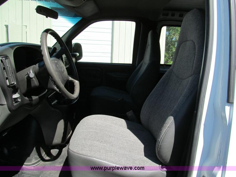 image for item E2178 2002 Chevrolet G3500 extended cargo van