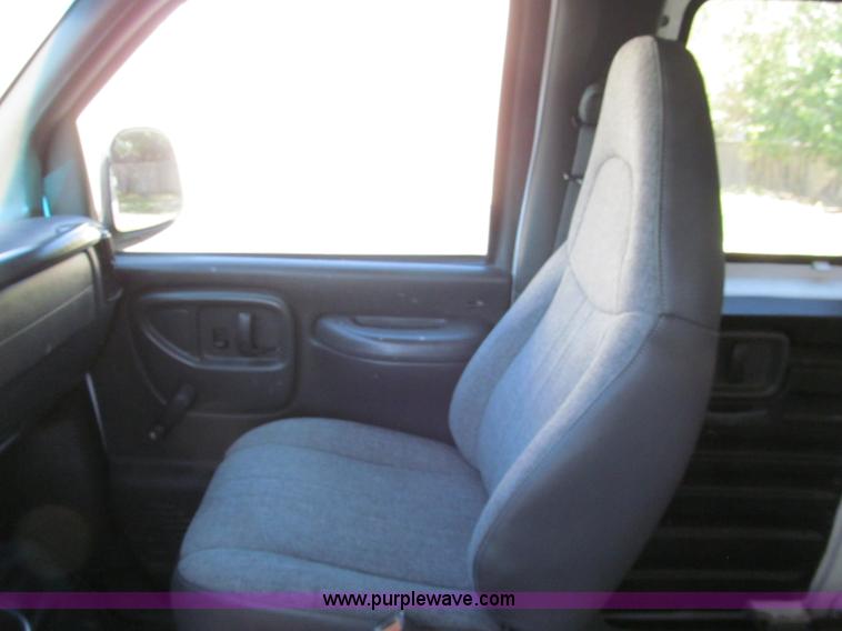 image for item E2178 2002 Chevrolet G3500 extended cargo van