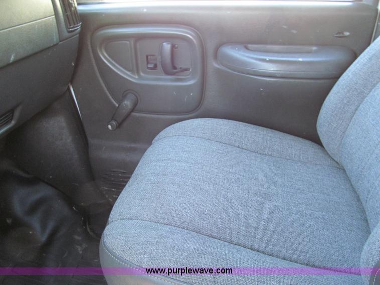 image for item E2178 2002 Chevrolet G3500 extended cargo van