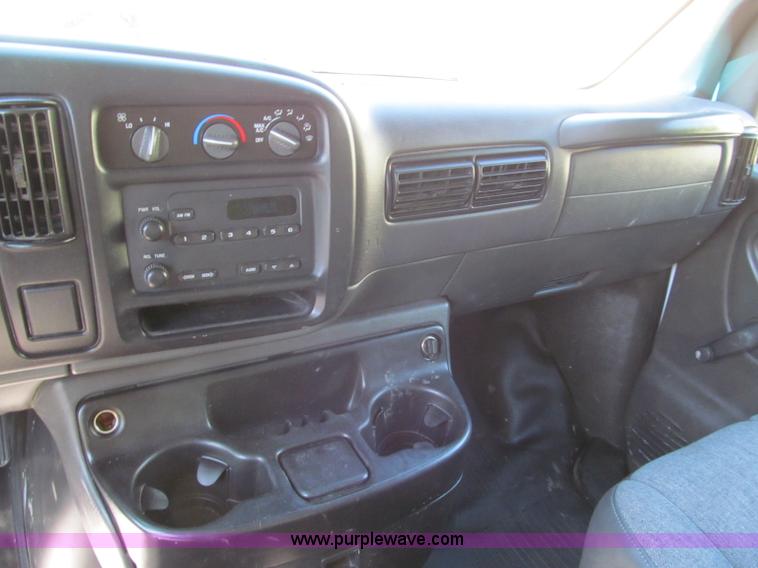 image for item E2178 2002 Chevrolet G3500 extended cargo van