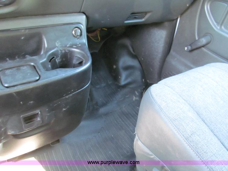 image for item E2178 2002 Chevrolet G3500 extended cargo van