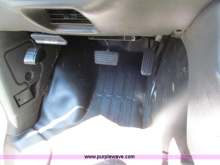 image for item E2178 2002 Chevrolet G3500 extended cargo van