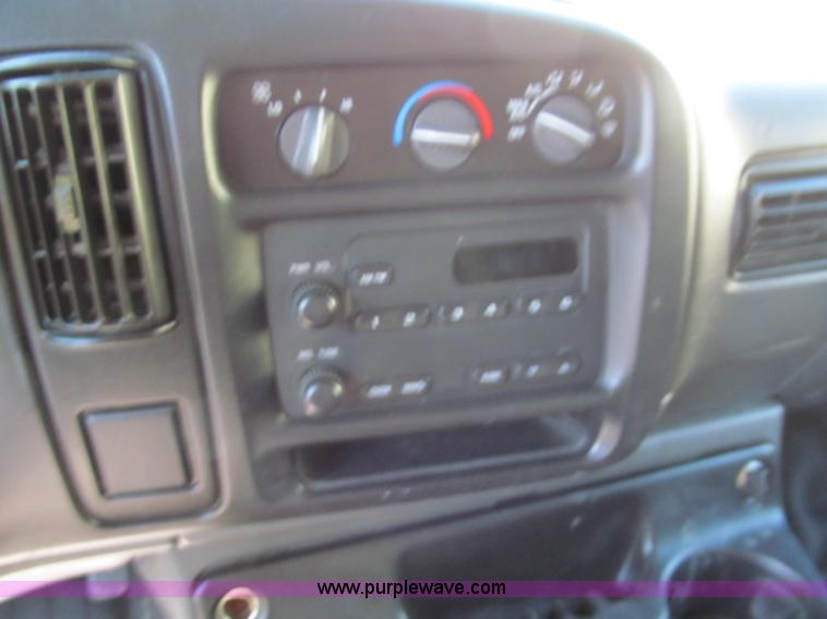 image for item E2178 2002 Chevrolet G3500 extended cargo van