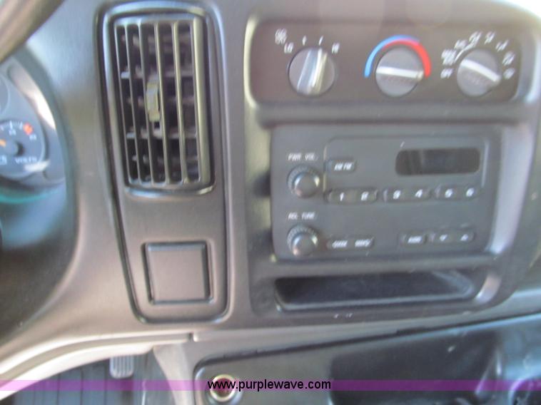 image for item E2178 2002 Chevrolet G3500 extended cargo van