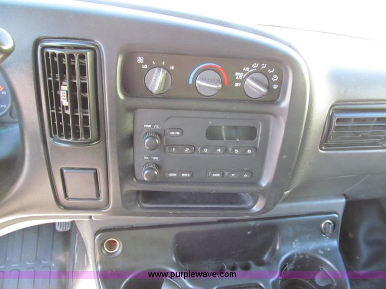 image for item E2178 2002 Chevrolet G3500 extended cargo van