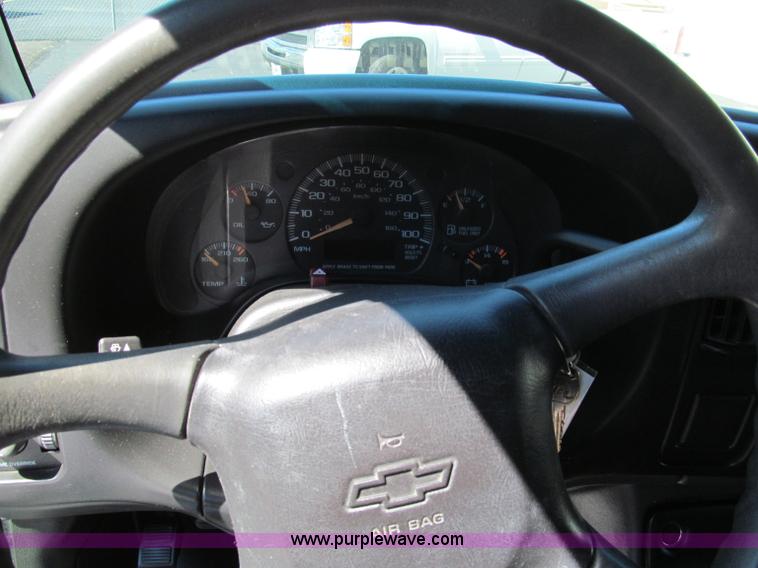 image for item E2178 2002 Chevrolet G3500 extended cargo van