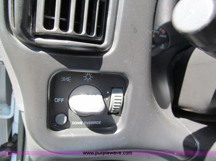 image for item E2178 2002 Chevrolet G3500 extended cargo van