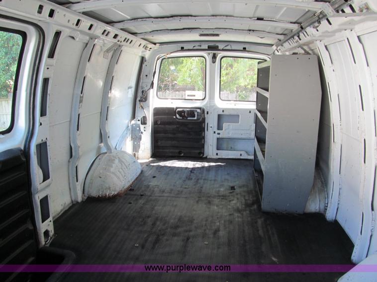 image for item E2178 2002 Chevrolet G3500 extended cargo van