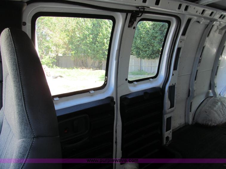 image for item E2178 2002 Chevrolet G3500 extended cargo van