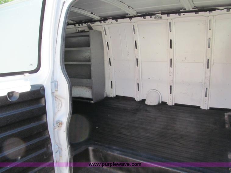 image for item E2178 2002 Chevrolet G3500 extended cargo van