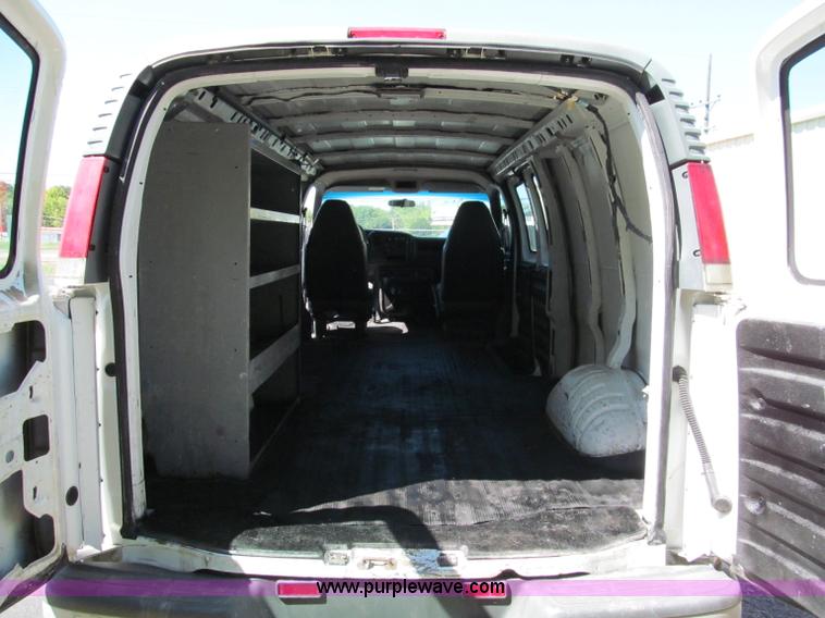 image for item E2178 2002 Chevrolet G3500 extended cargo van