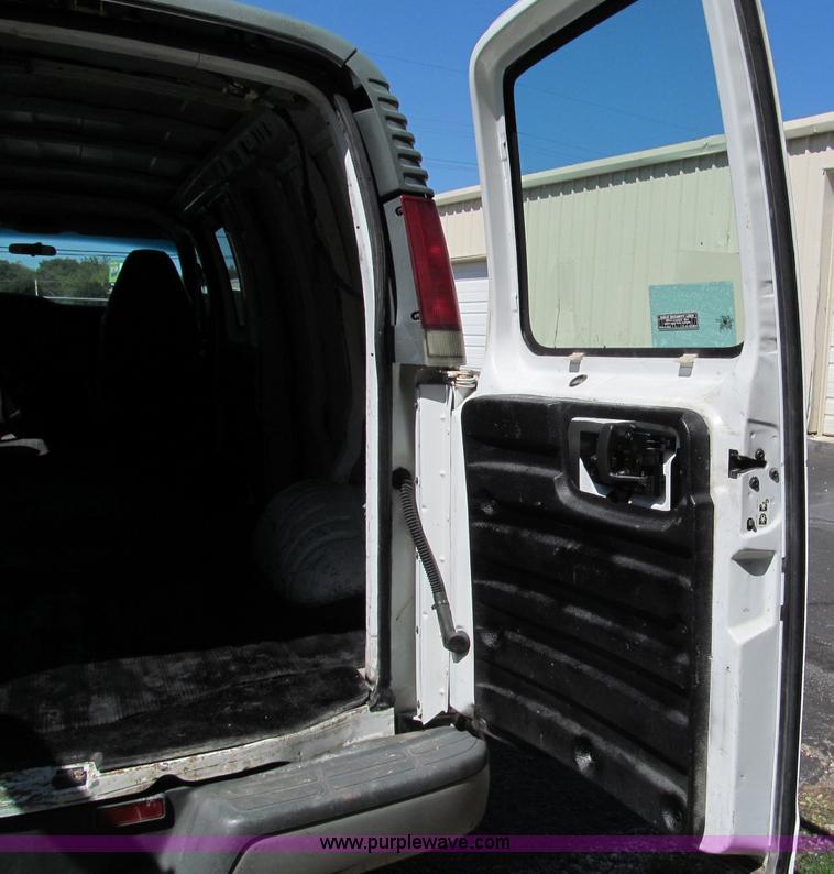 image for item E2178 2002 Chevrolet G3500 extended cargo van