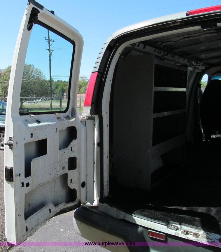 image for item E2178 2002 Chevrolet G3500 extended cargo van