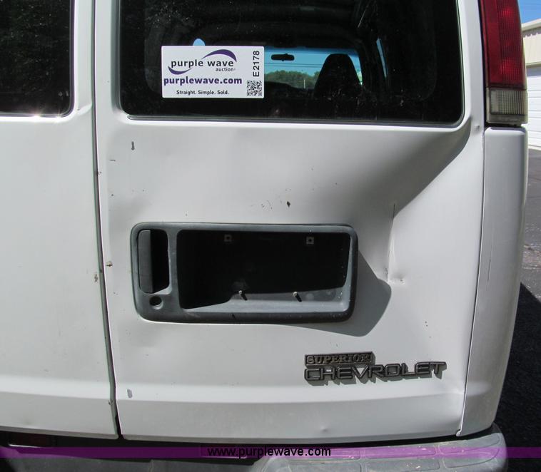 image for item E2178 2002 Chevrolet G3500 extended cargo van