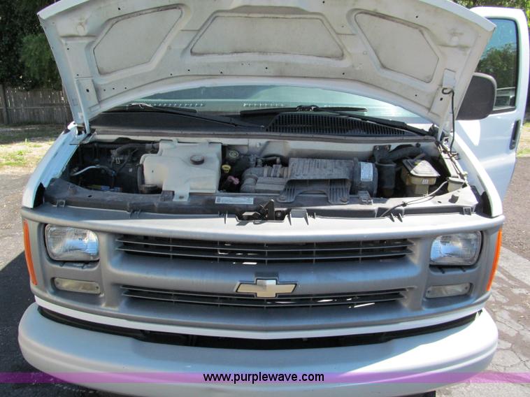 image for item E2178 2002 Chevrolet G3500 extended cargo van