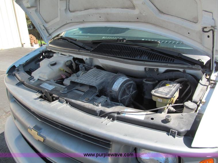 image for item E2178 2002 Chevrolet G3500 extended cargo van