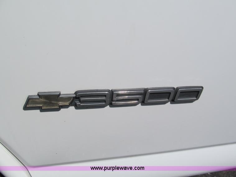 image for item E2178 2002 Chevrolet G3500 extended cargo van