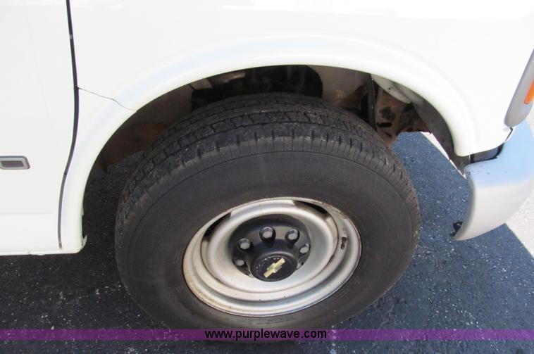image for item E2178 2002 Chevrolet G3500 extended cargo van