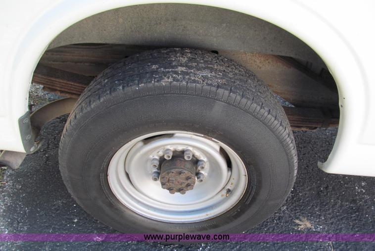 image for item E2178 2002 Chevrolet G3500 extended cargo van