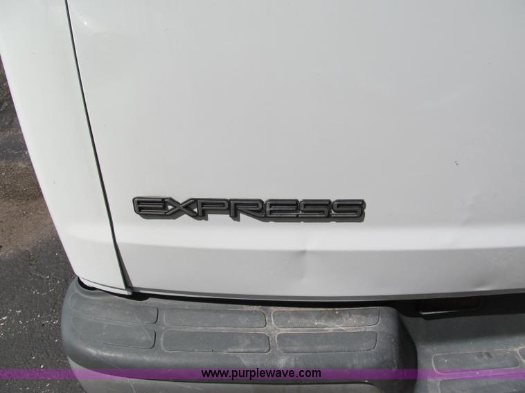 image for item E2178 2002 Chevrolet G3500 extended cargo van