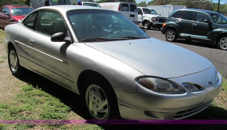 image for item E2179 2001 Ford Escort ZX2