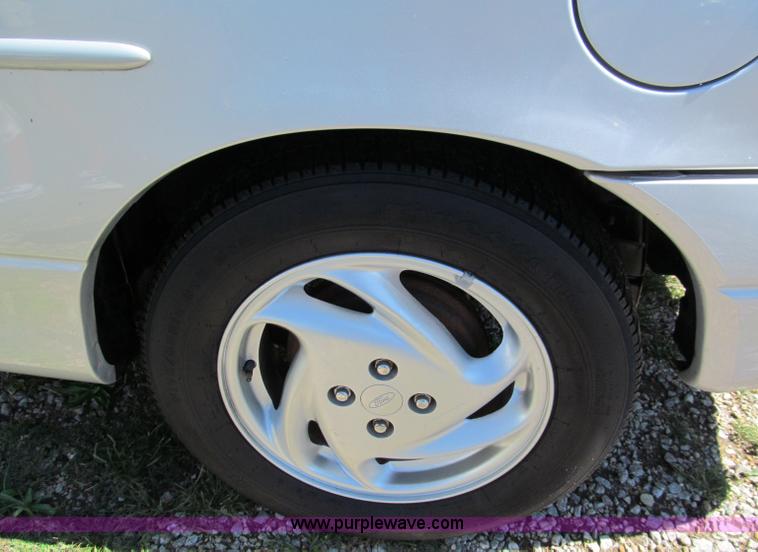 image for item E2179 2001 Ford Escort ZX2