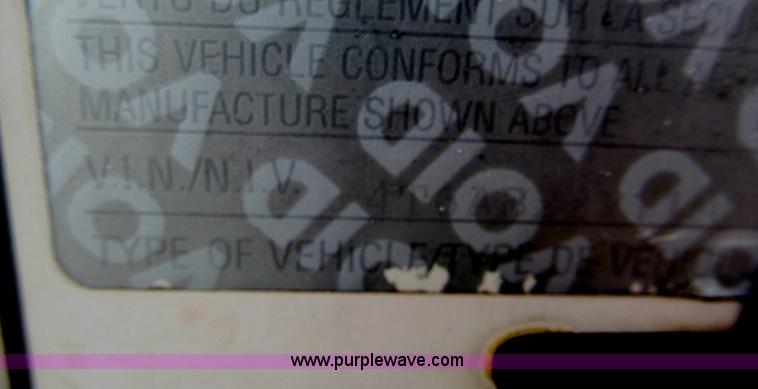 image for item E2181 2000 Avenger 24' v-nose enclosed trailer