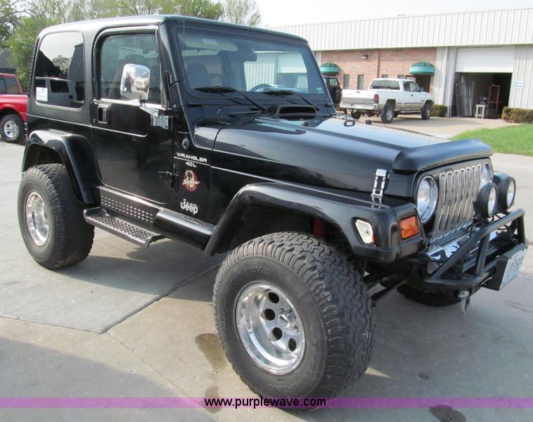 image for item E2183 2000 Jeep Wrangler Sahara SUV