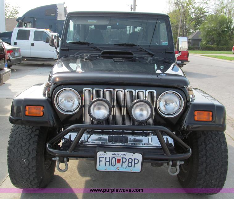 image for item E2183 2000 Jeep Wrangler Sahara SUV