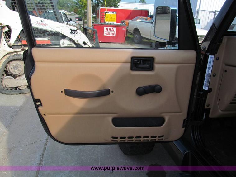 image for item E2183 2000 Jeep Wrangler Sahara SUV