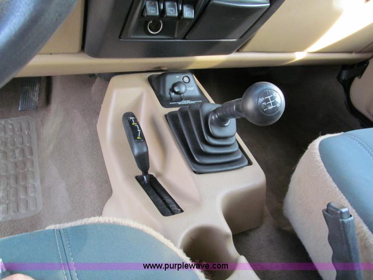 image for item E2183 2000 Jeep Wrangler Sahara SUV