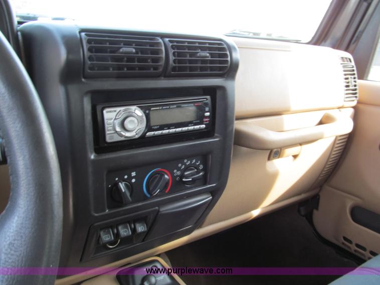 image for item E2183 2000 Jeep Wrangler Sahara SUV