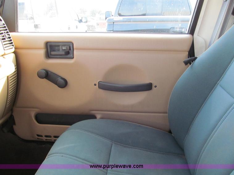 image for item E2183 2000 Jeep Wrangler Sahara SUV