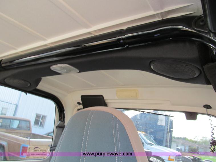 image for item E2183 2000 Jeep Wrangler Sahara SUV