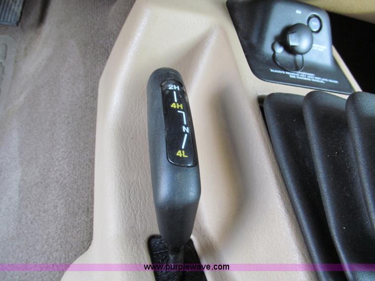 image for item E2183 2000 Jeep Wrangler Sahara SUV