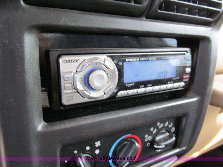 image for item E2183 2000 Jeep Wrangler Sahara SUV